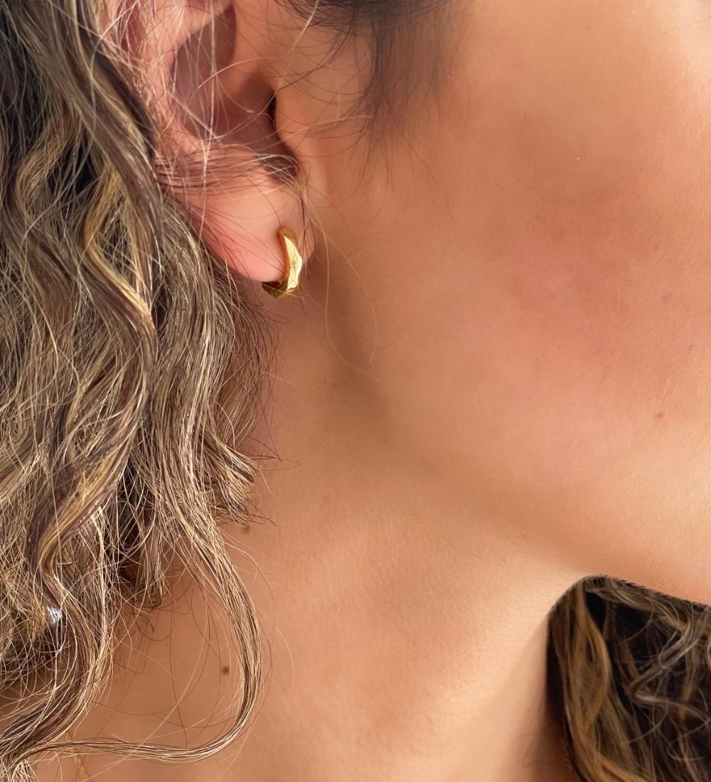 GOLDEN KISSES